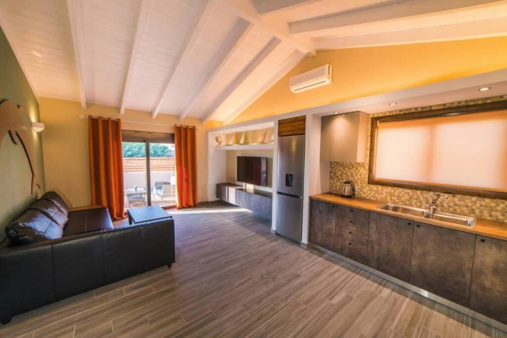 Golden Sand1 Villa เอียลิซอส ภายนอก รูปภาพ