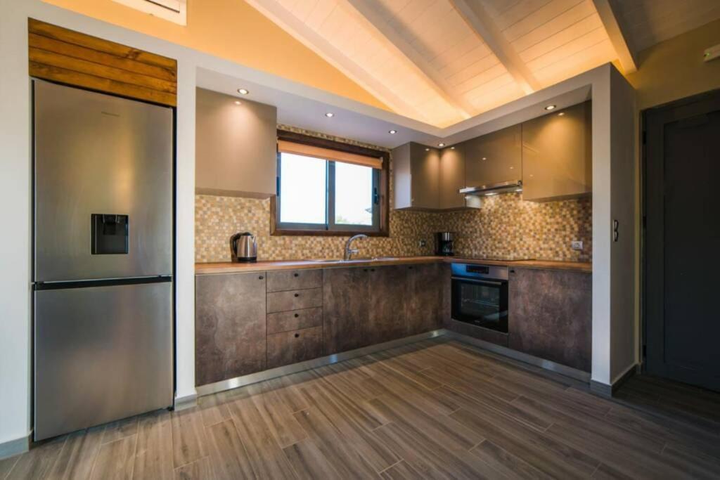 Golden Sand1 Villa เอียลิซอส ภายนอก รูปภาพ