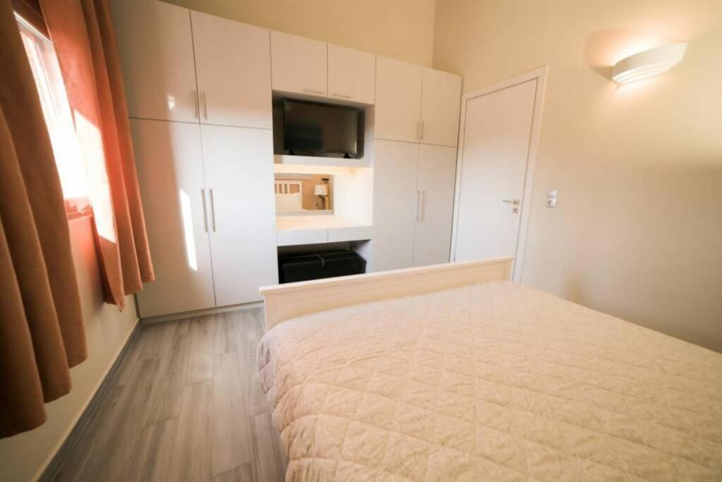 Golden Sand1 Villa เอียลิซอส ภายนอก รูปภาพ